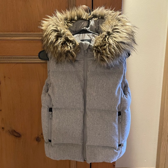 GAP Jackets & Blazers - Gap puffer vest size small